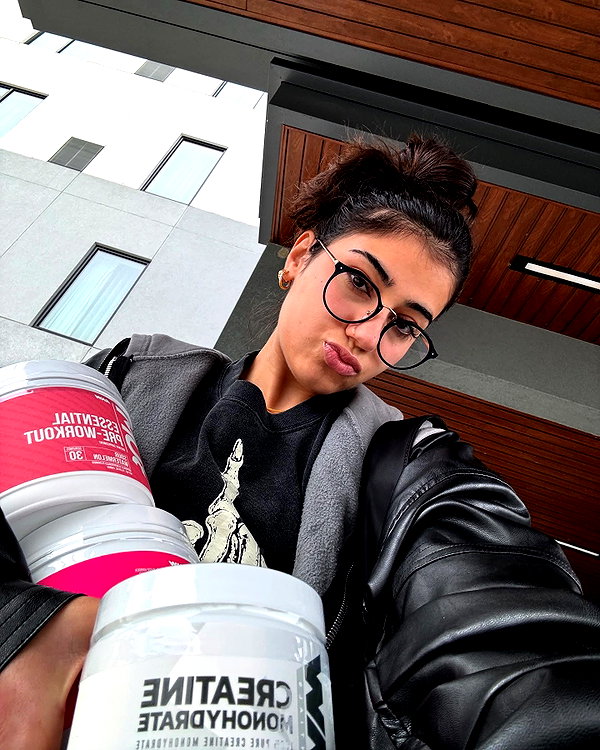 sarasaffari__ instagram image archive image