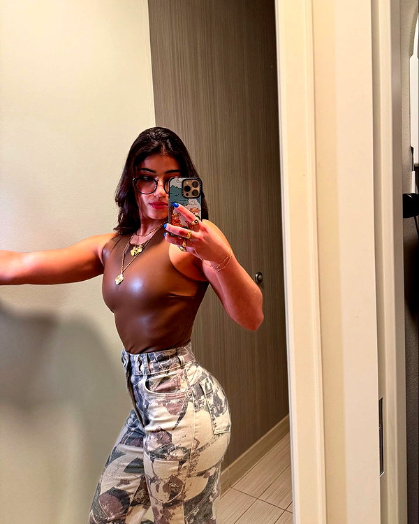 sarasaffari__ instagram image archive image