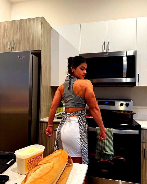 sarasaffari__ instagram image archive image
