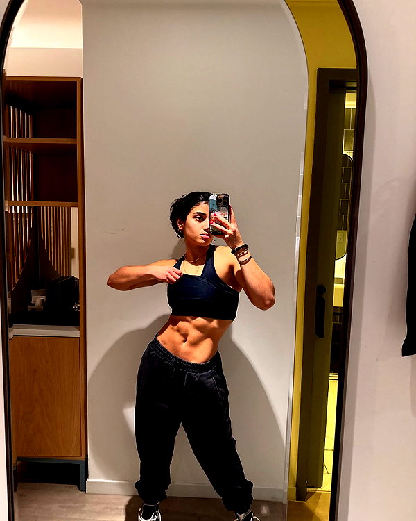 sarasaffari__ instagram image archive image