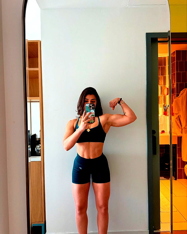 sarasaffari__ instagram image archive image