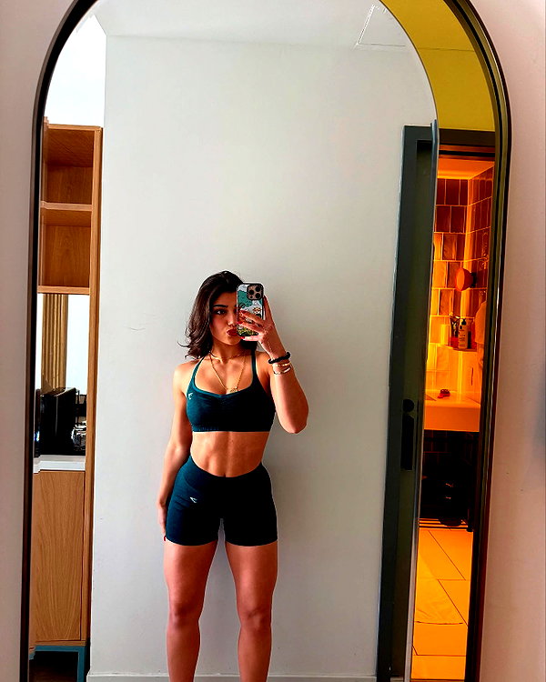 sarasaffari__ instagram image archive image