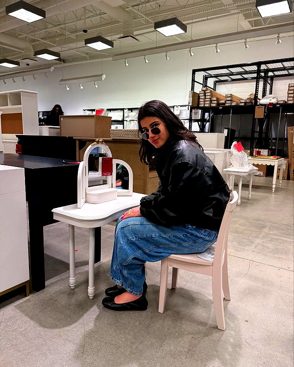 sarasaffari__ instagram image archive image