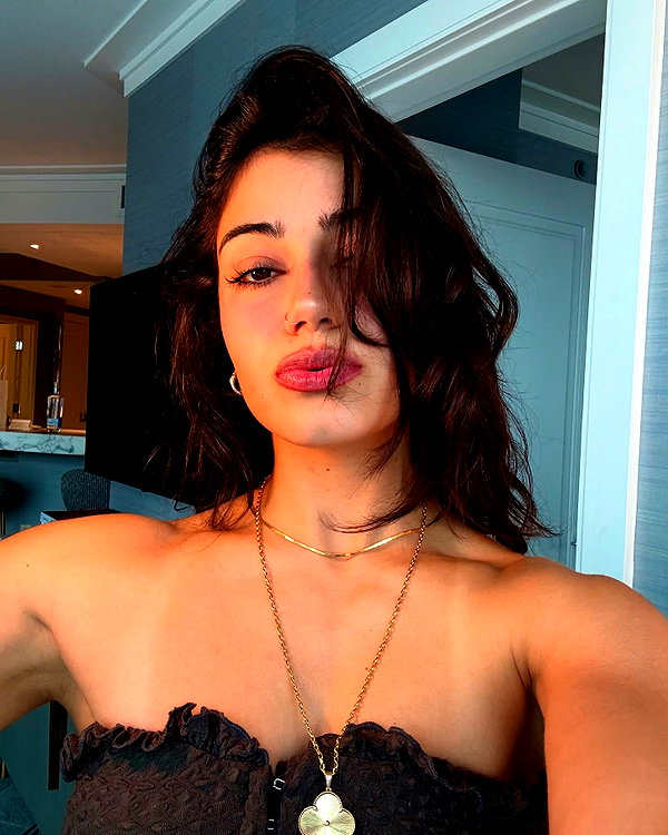 sarasaffari__ instagram image archive image