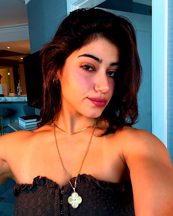 sarasaffari__ instagram image archive image