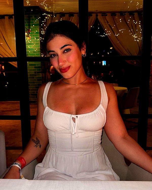 sarasaffari__ instagram image archive image