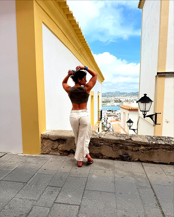 sarasaffari__ instagram image archive image