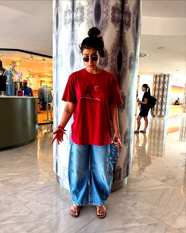 sarasaffari__ instagram image archive image