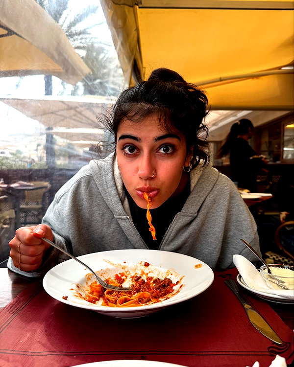 sarasaffari__ instagram image archive image