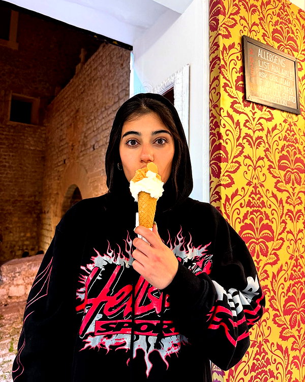 sarasaffari__ instagram image archive image