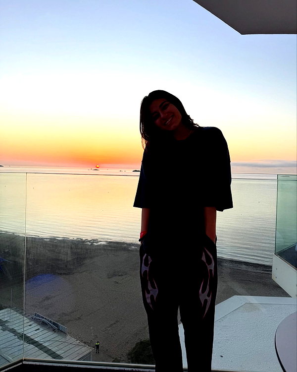 sarasaffari__ instagram image archive image