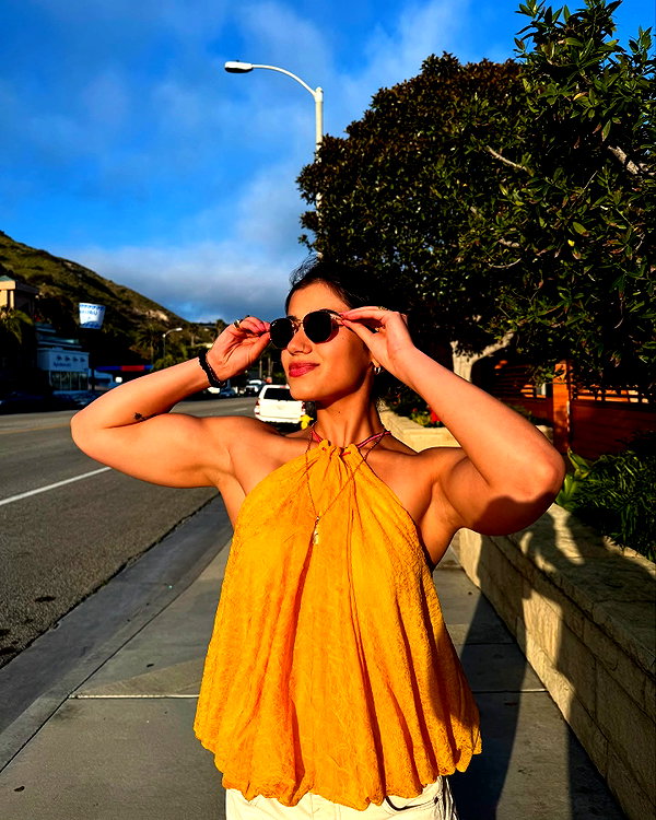sarasaffari__ instagram image archive image