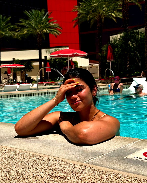 sarasaffari__ instagram image archive image
