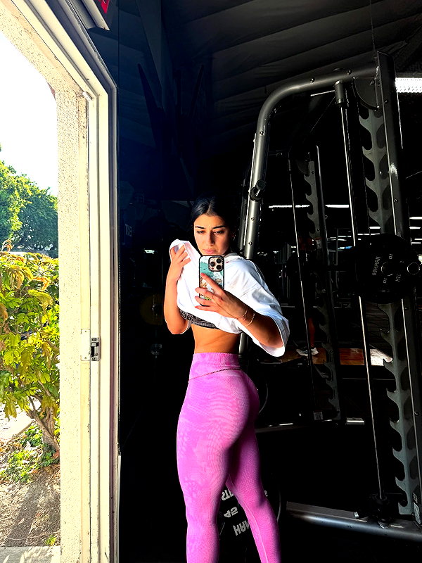 sarasaffari__ instagram image archive image