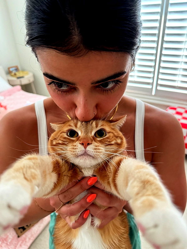 sarasaffari__ instagram image archive image