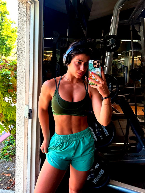 sarasaffari__ instagram image archive image