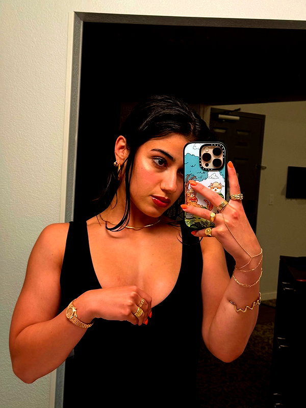 sarasaffari__ instagram image archive image