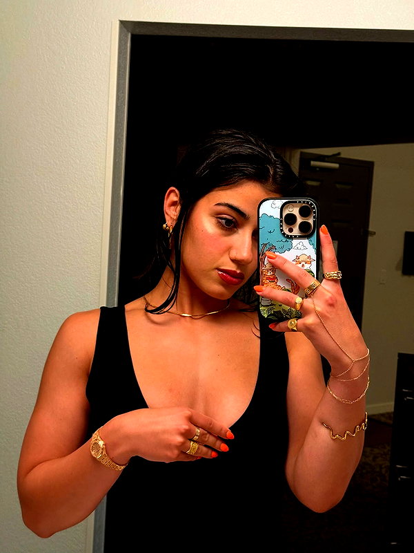 sarasaffari__ instagram image archive image