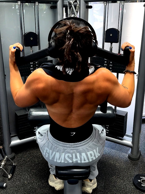 sarasaffari__ instagram image archive image