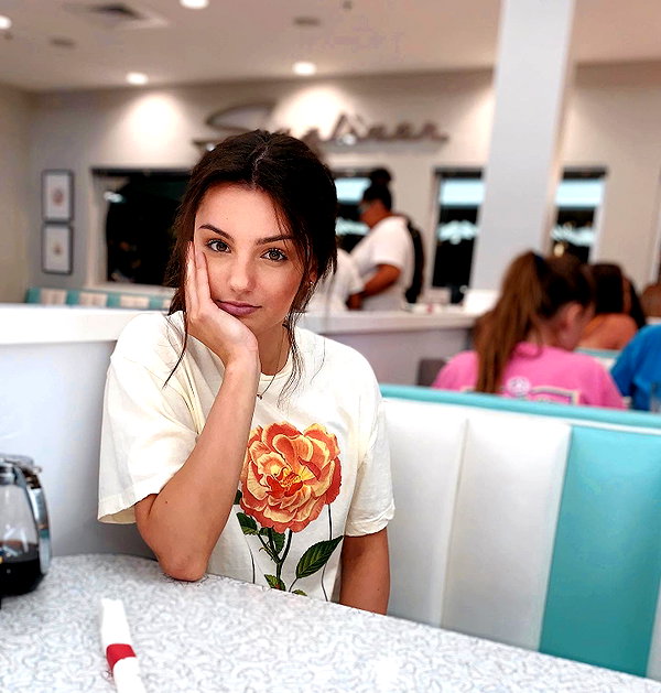 savannahraedemers instagram image archive image