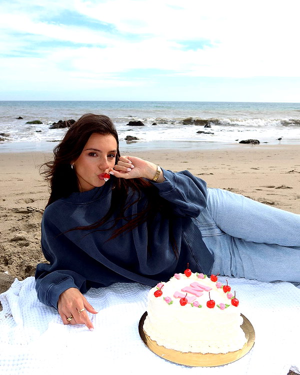 savannahraedemers instagram image archive image