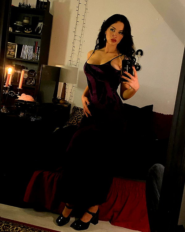 scarlettzofi instagram image archive image