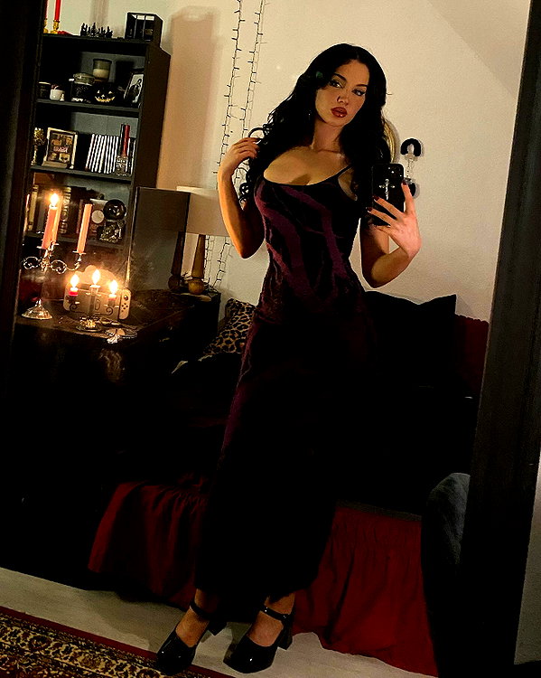 scarlettzofi instagram image archive image