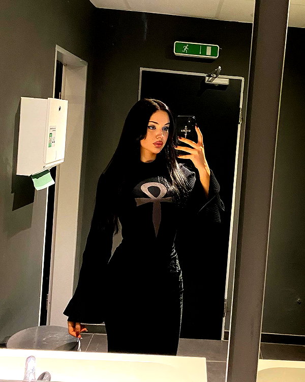 scarlettzofi instagram image archive image