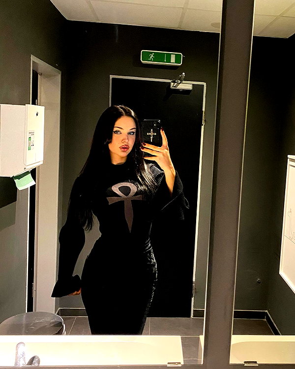 scarlettzofi instagram image archive image