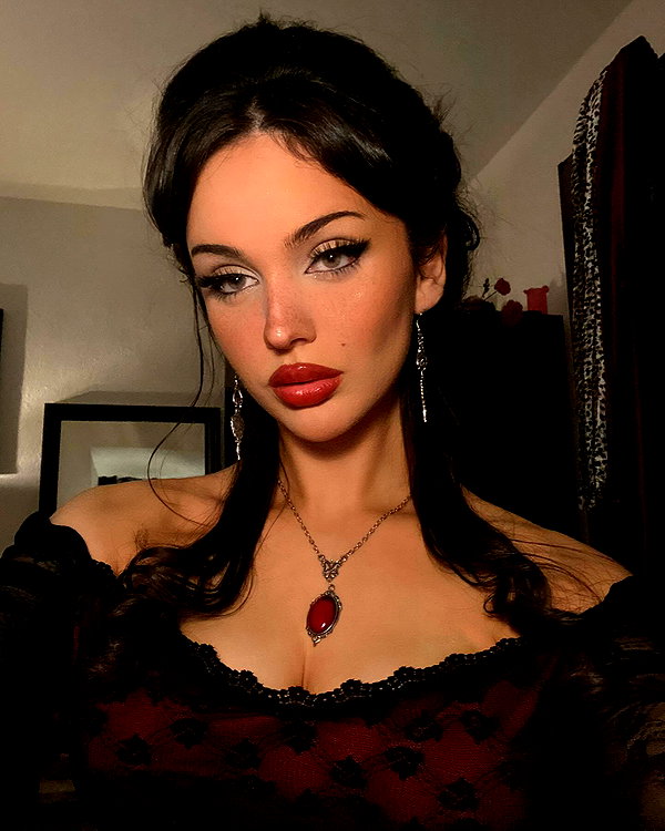 scarlettzofi instagram image archive image