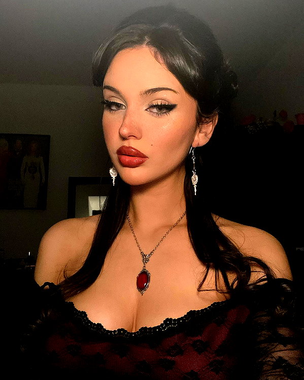 scarlettzofi instagram image archive image