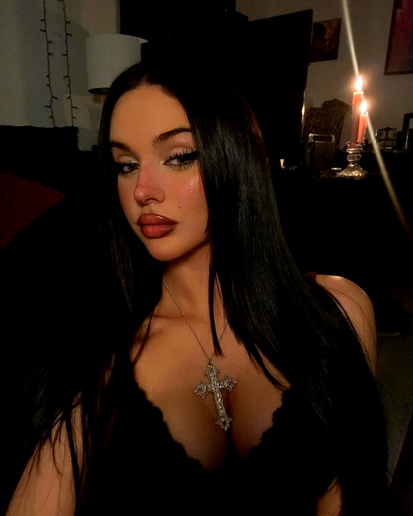 scarlettzofi instagram image archive image