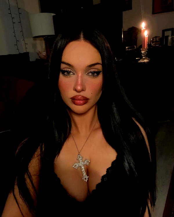 scarlettzofi instagram image archive image