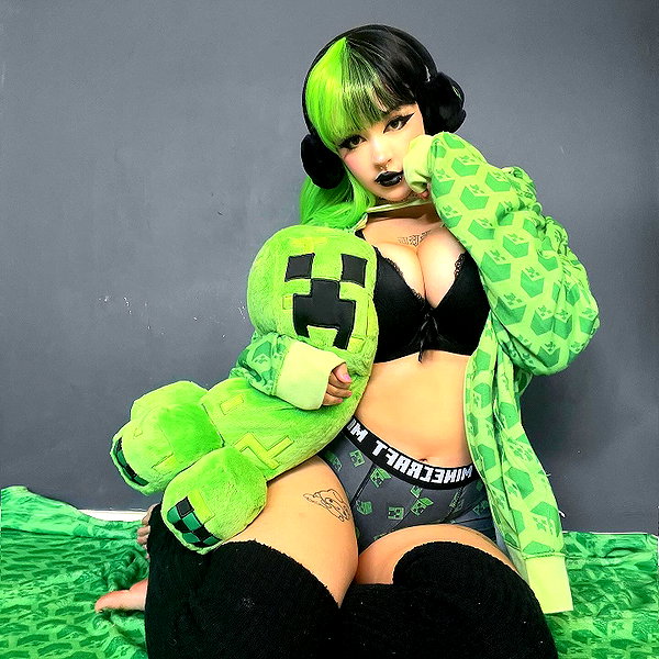 scruffydoomergirl instagram image archive image