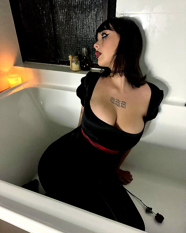 scruffydoomergirl instagram image archive image