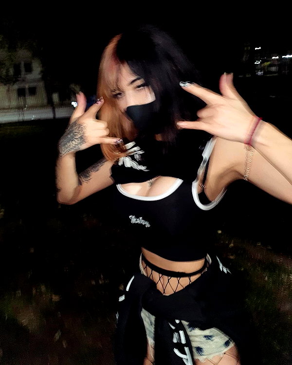 shunli_mei22 instagram image archive image