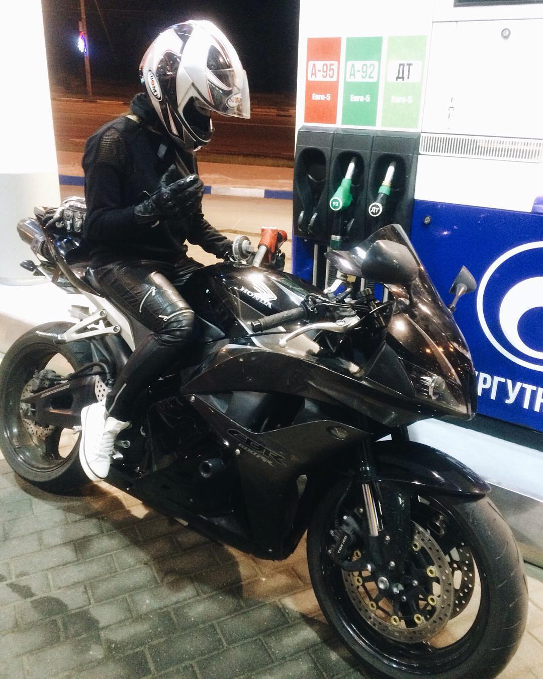 siyamore_ instagram image archive image