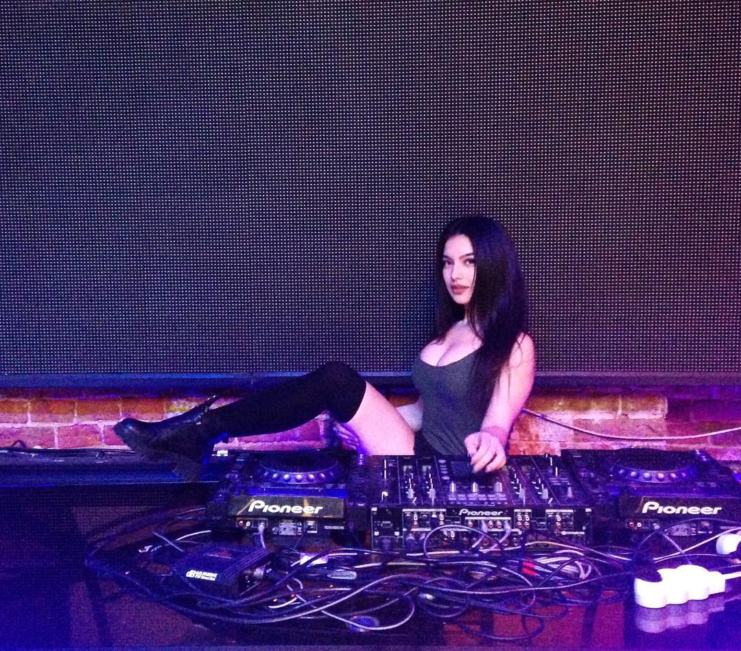 siyamore_ instagram image archive image