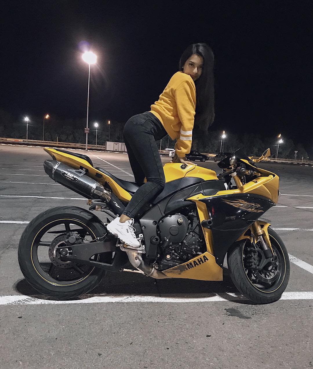 siyamore_ instagram image archive image