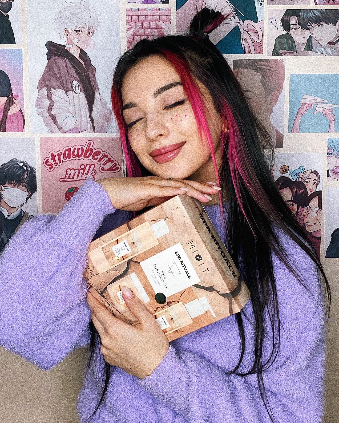 siyamore_ instagram image archive image