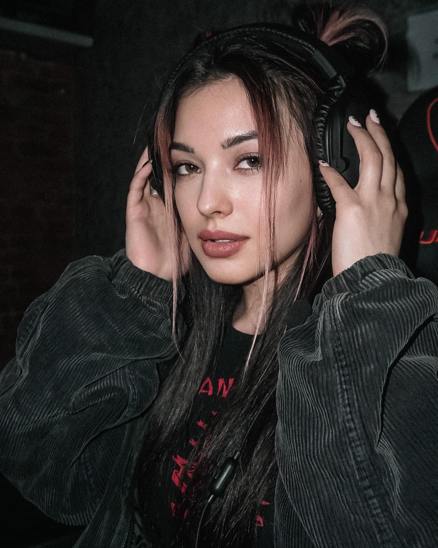 siyamore_ instagram image archive image