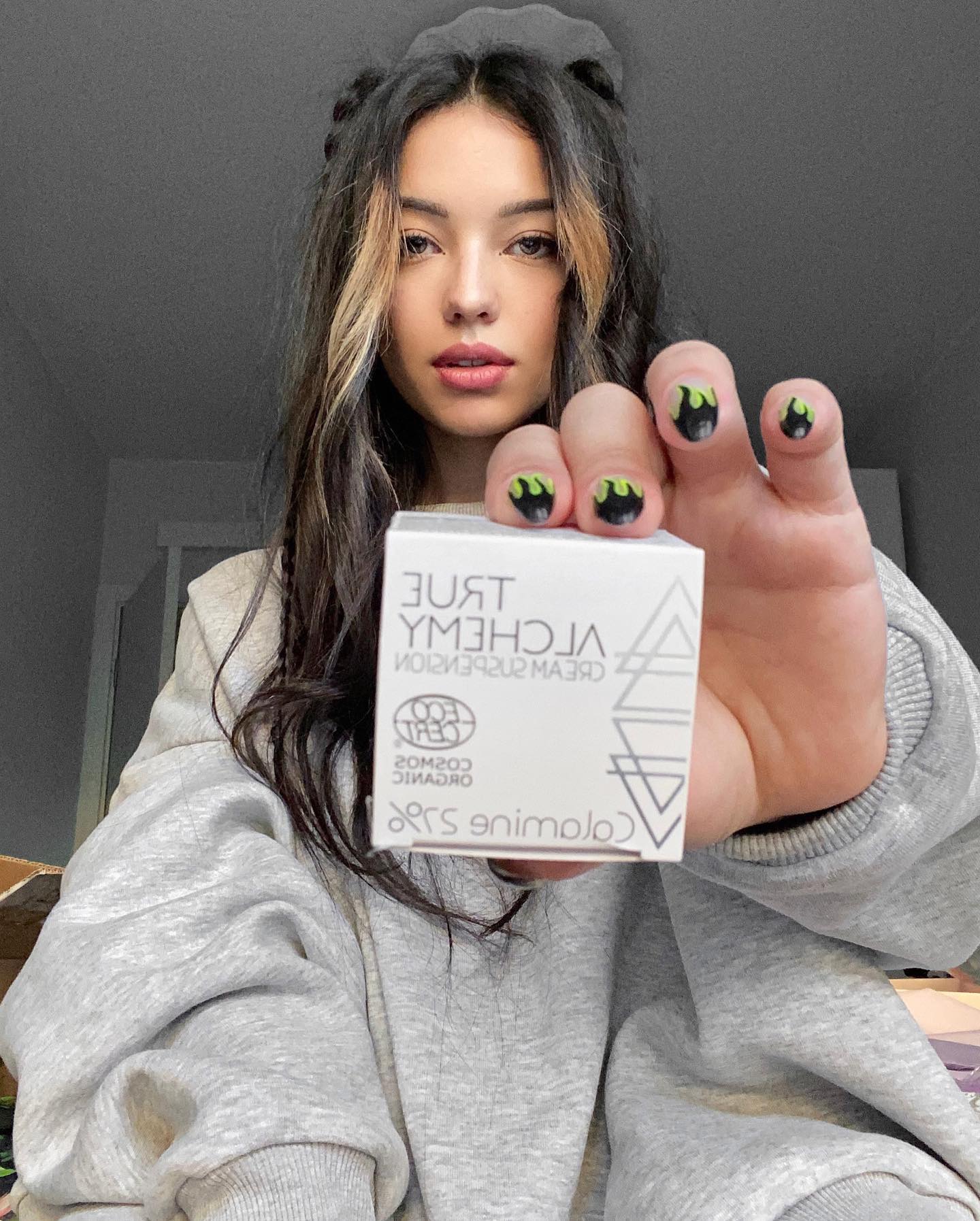 siyamore_ instagram image archive image