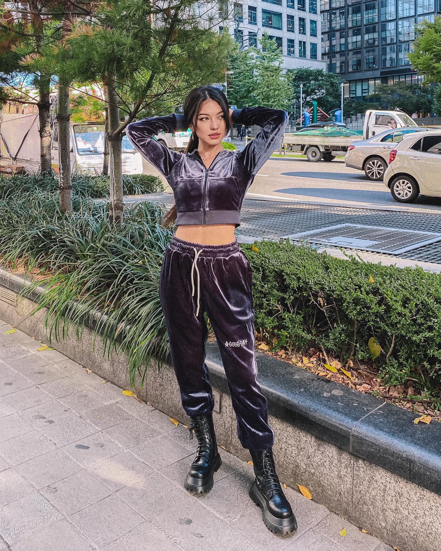 siyamore_ instagram image archive image