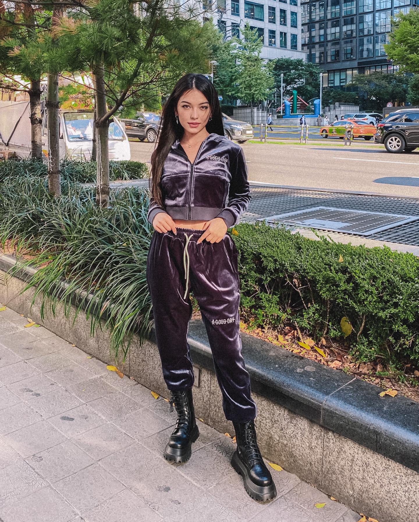 siyamore_ instagram image archive image