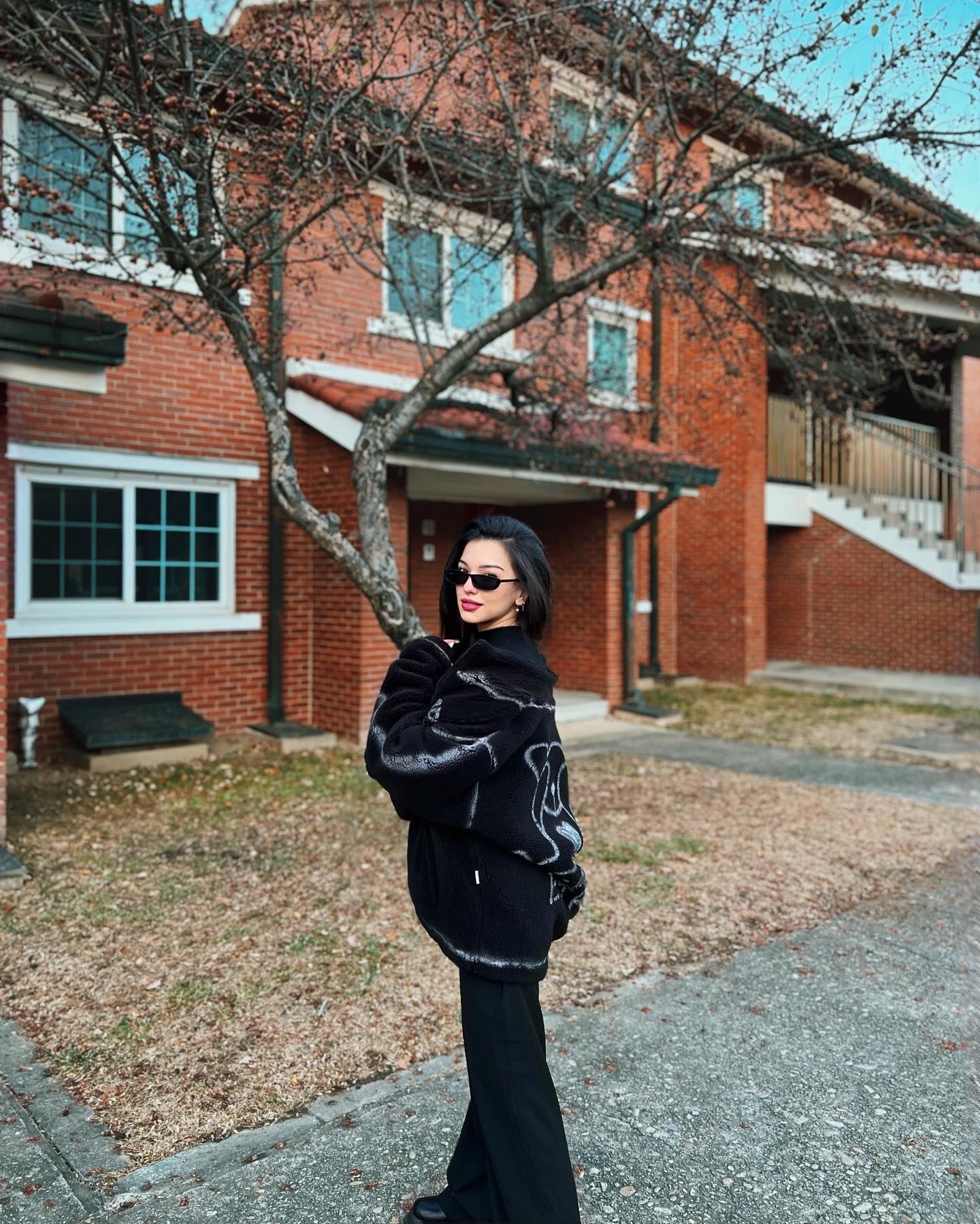 siyamore_ instagram image archive image