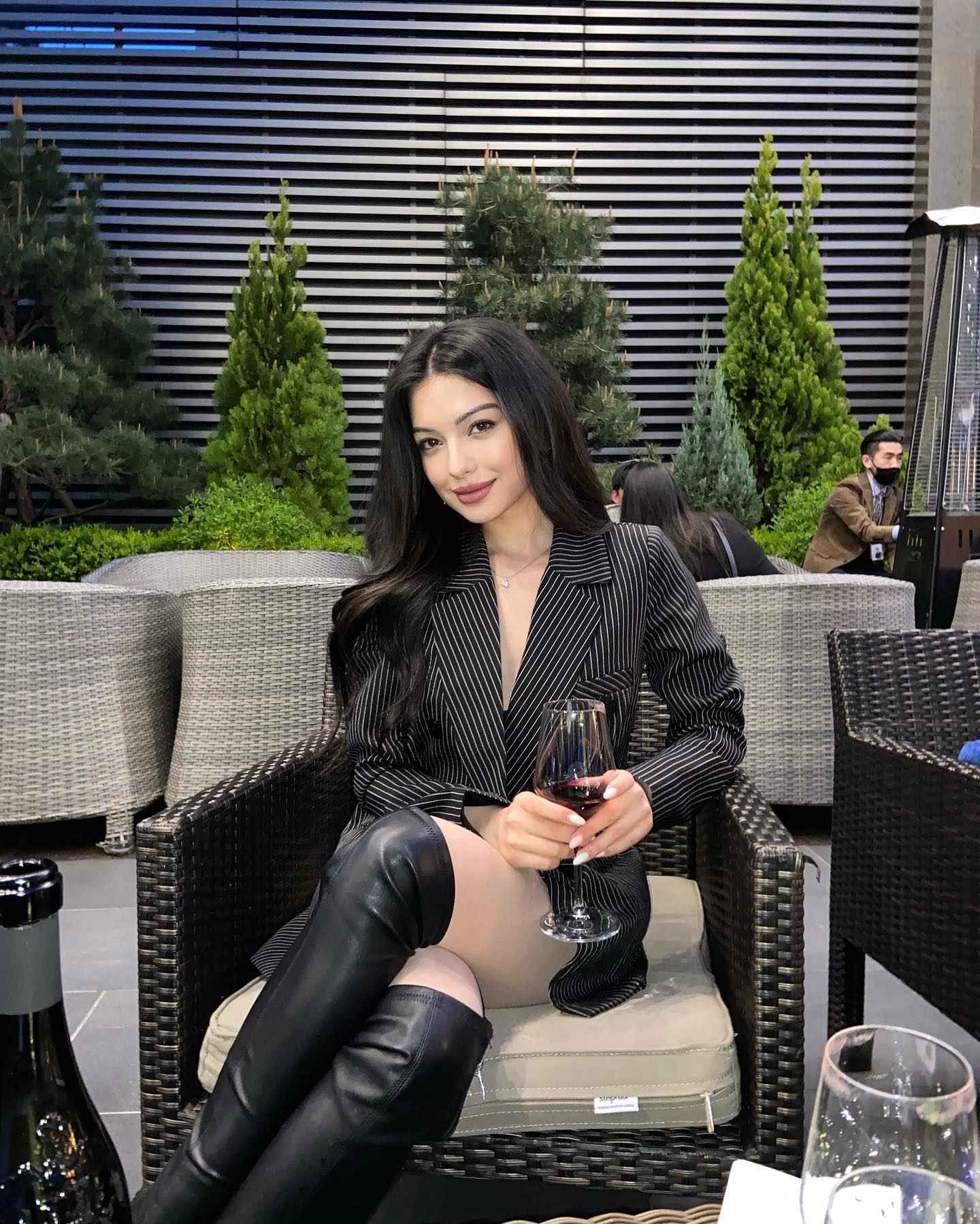 siyamore_ instagram image archive image