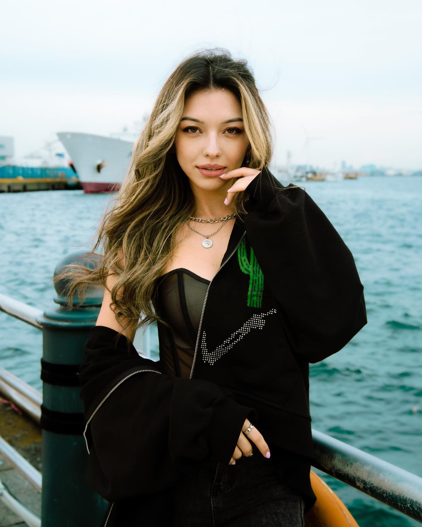 siyamore_ instagram image archive image