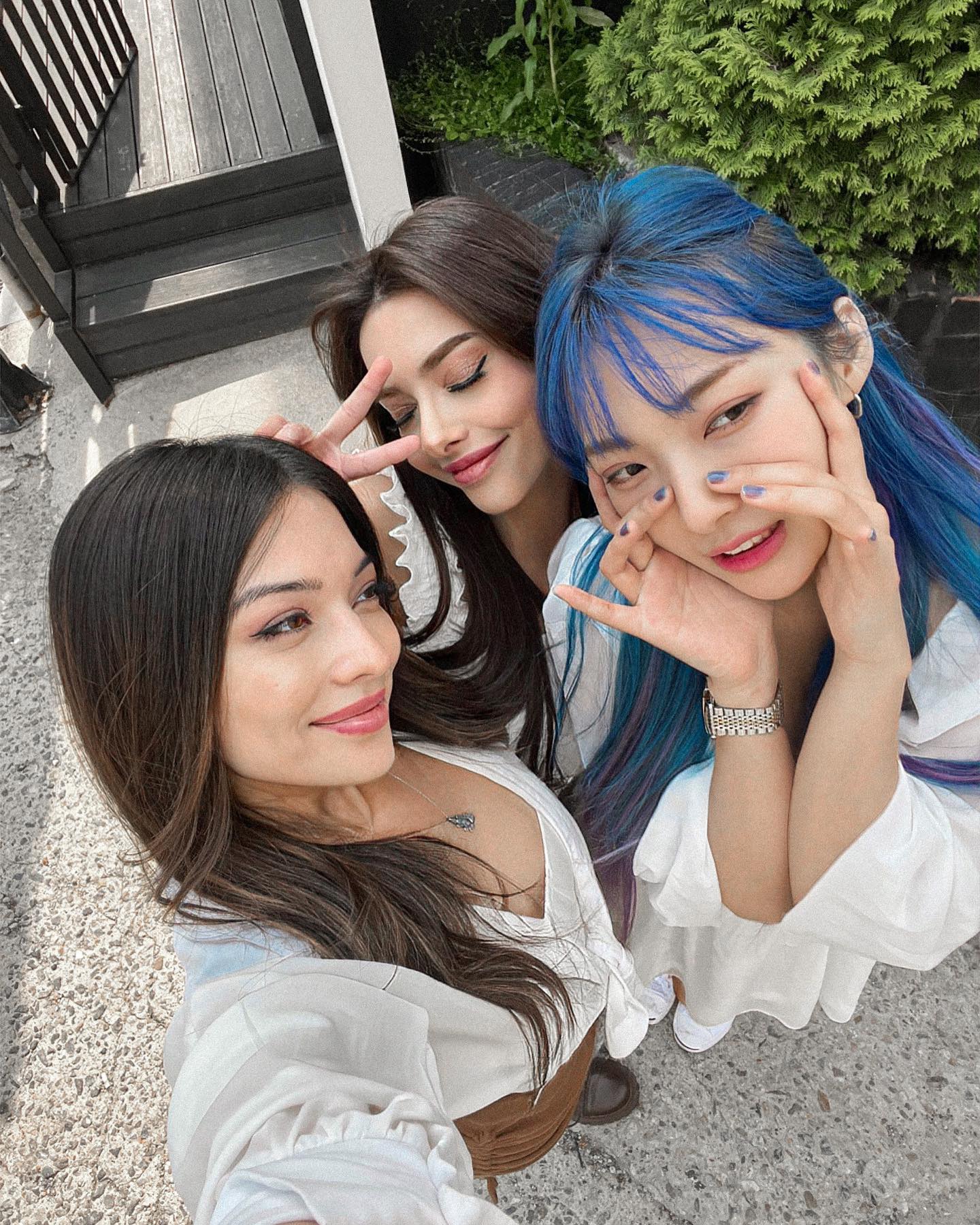 siyamore_ instagram image archive image