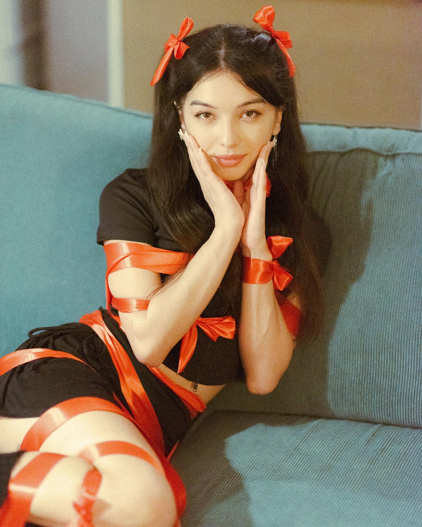 siyamore_ instagram image archive image