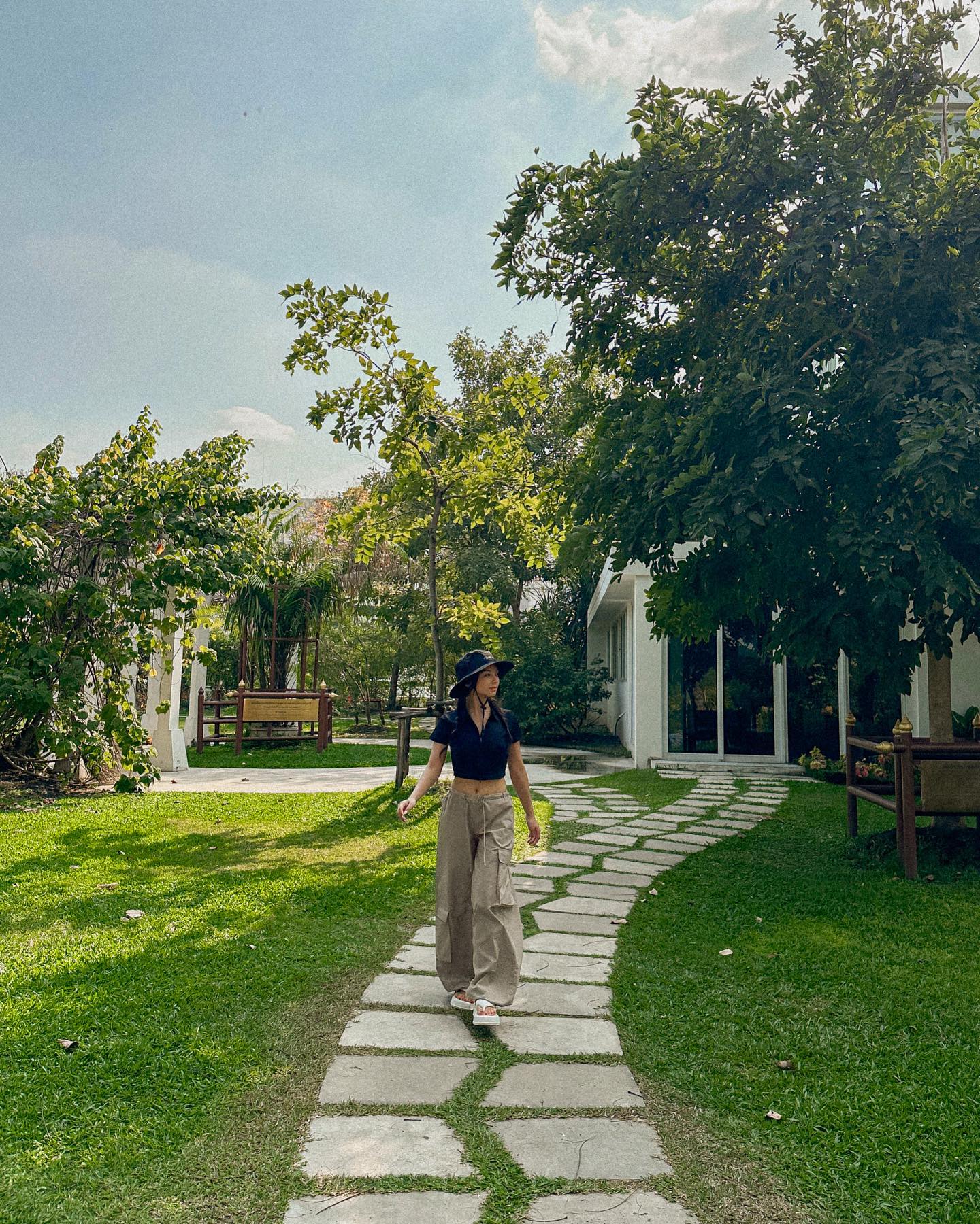 siyamore_ instagram image archive image